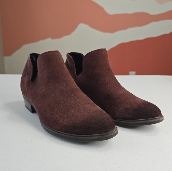 Crevo Brick Red Leighton Perf Ankle Bootie Pull On Casual Suede Women's 9.5 - Picture 1 of 10